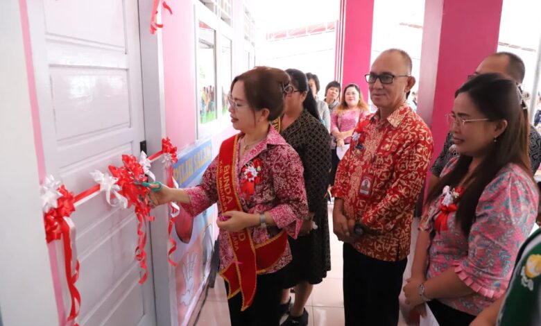 Ronald sorongan Resmikan Gedung PAUD KB "Clara" di Tombatu Dua Barat